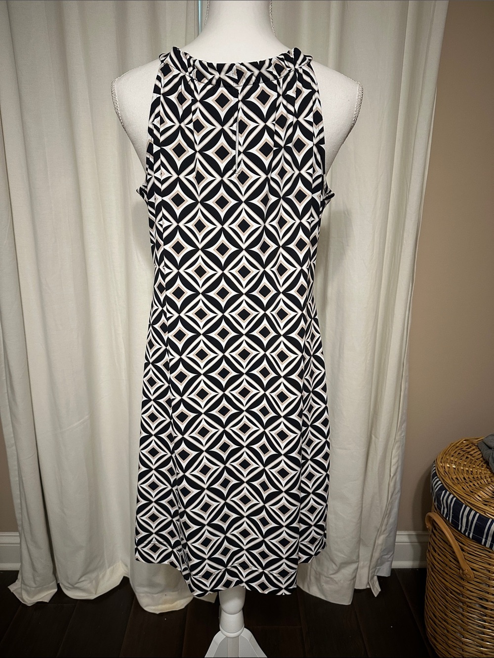 Lulu-B Black and White Geometric Keyhole Midi Dress - Picture 2 of 4